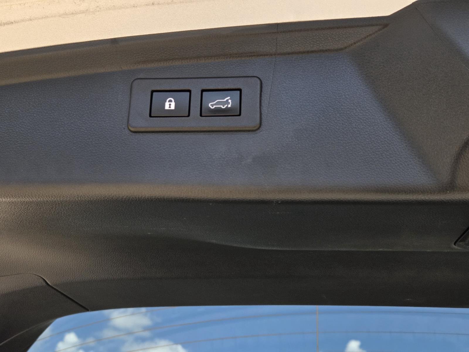 Used 2023 Ice Silver Metallic Subaru Onyx Edition image 12