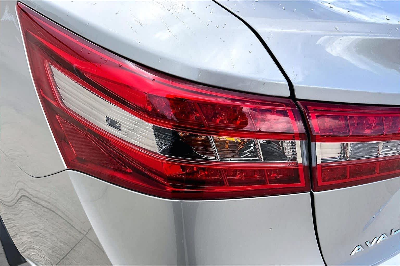 Used 2018 Creme Brulee Mica Toyota Limited image 28