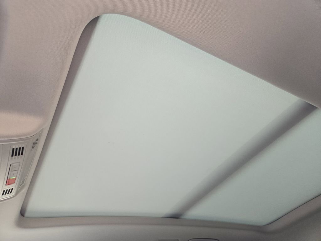 Used 2022 White Volkswagen SEL image 20