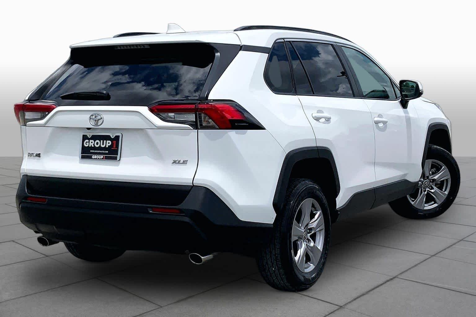 Used 2025 Ice Cap Toyota XLE image 13