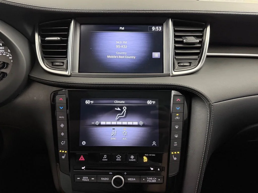 Used 2023 Gray INFINITI LUXE image 18