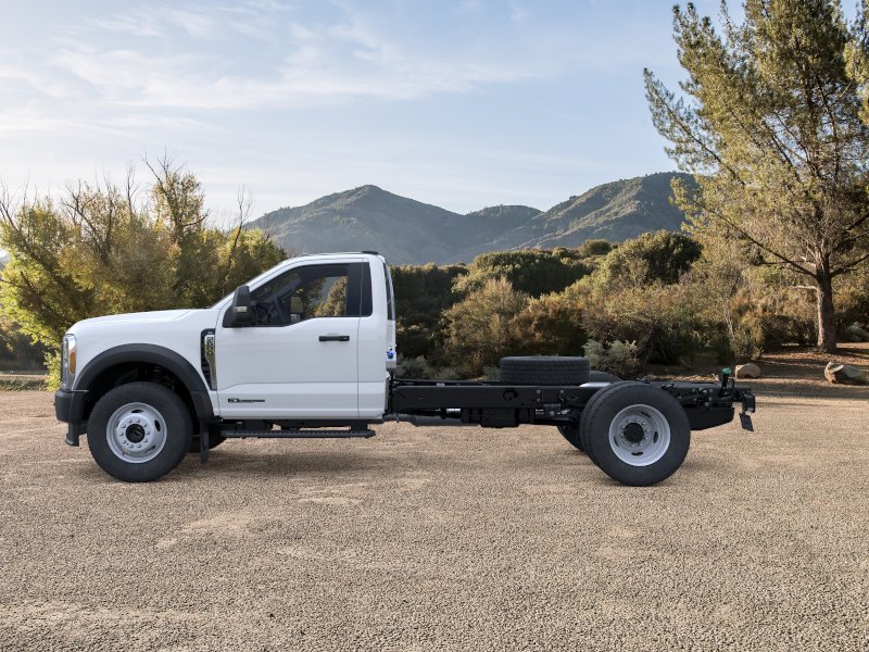New 2026 Oxford White Ford F-600® XL image 3