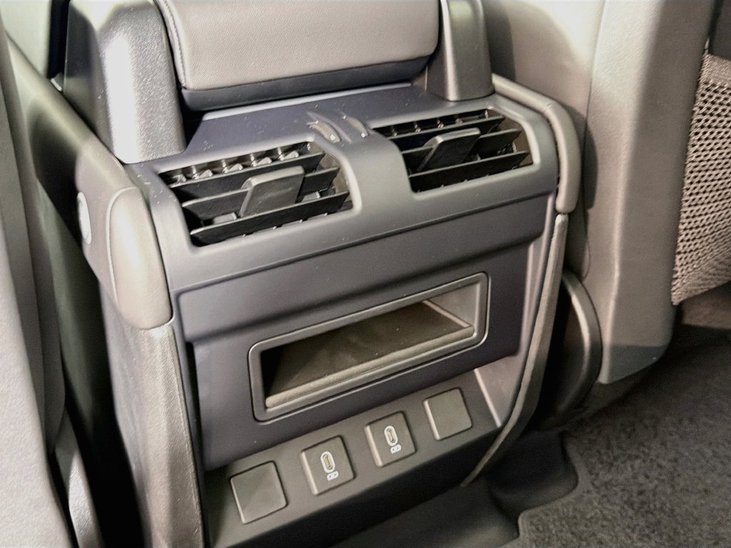 New 2026 Woolstone Green Land Rover X-Dynamic SE image 27