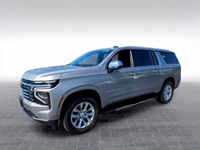 Used 2025 Gray Chevrolet Premier image 3