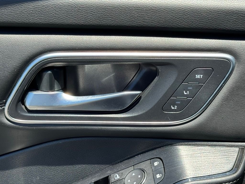 Used 2024 Gold Nissan Platinum image 17