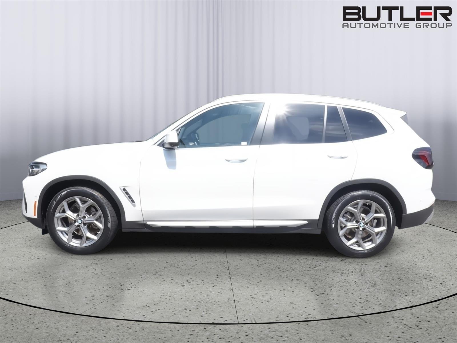 Used 2023 Mineral White Metallic BMW sDrive30i image 3
