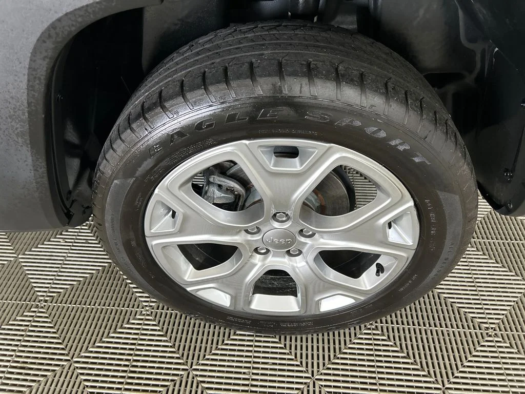 Used 2023 Gray Jeep Limited image 10