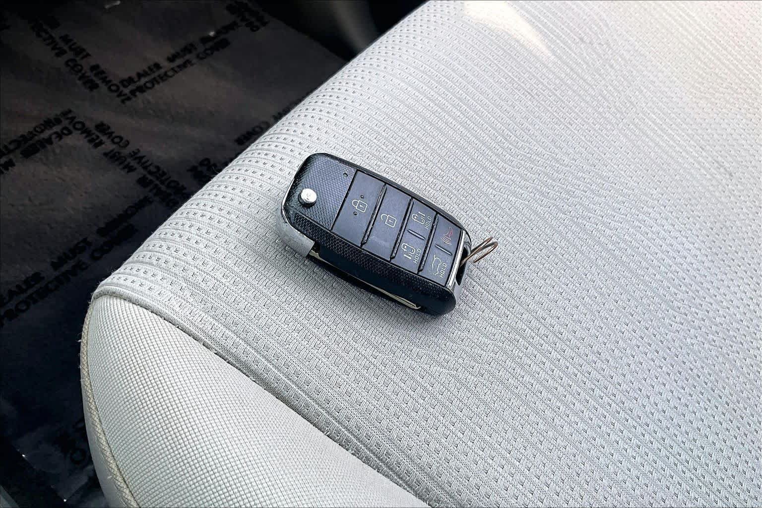 Used 2021 Snow White Pearl Kia LX image 14