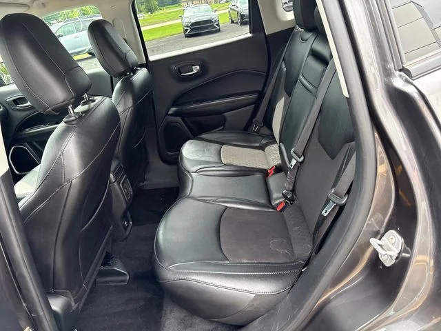 Used 2020 Granite Crystal Clearcoat Metallic Jeep Latitude image 18