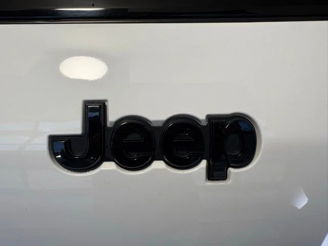Used 2023 White Jeep Altitude image 13