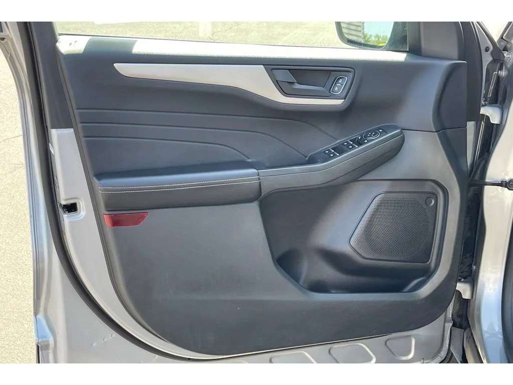 Used 2022 ICONIC SILVER Ford SE image 12