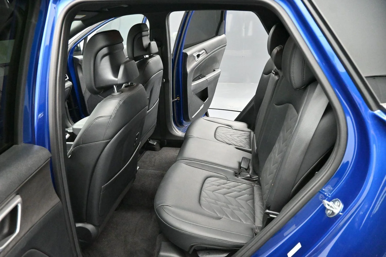 Used 2024 Sapphire Blue Kia X-Line image 27