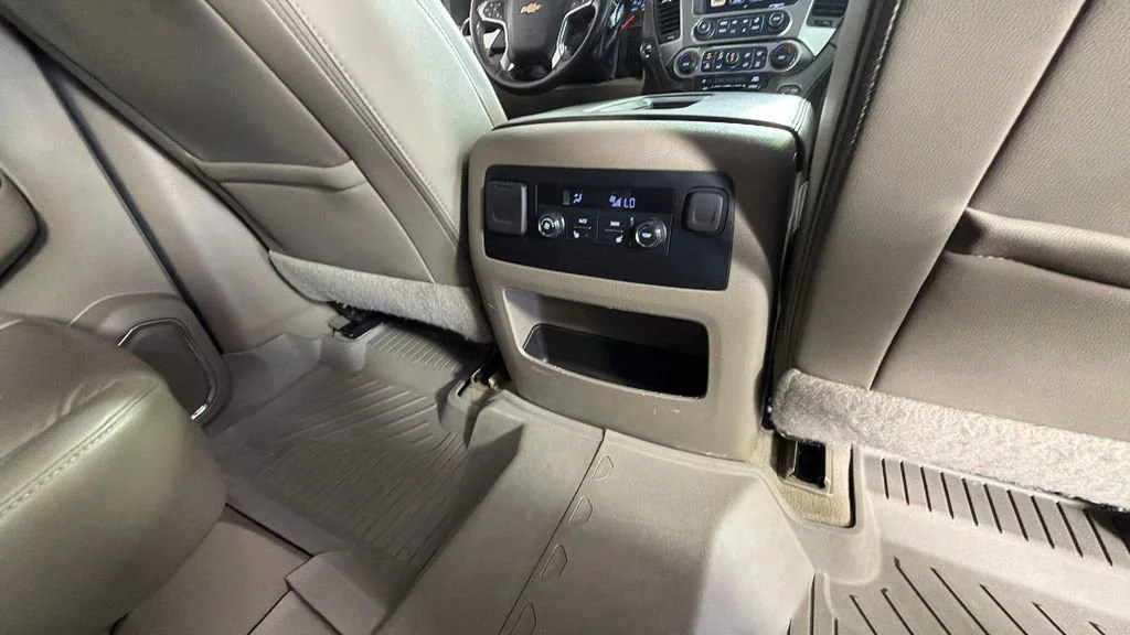 Used 2019 IRIDESCENT PEARL TRICOAT Chevrolet LT image 37