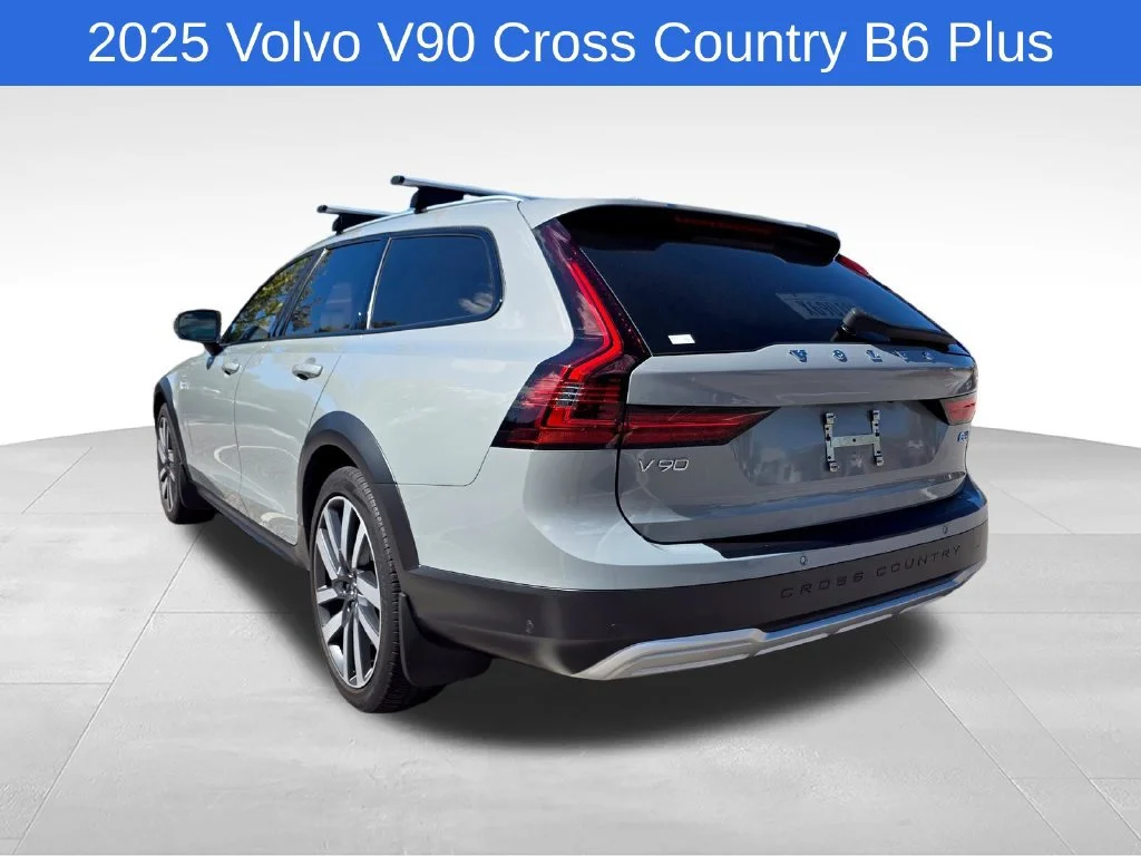 Used 2025 Gray Volvo Plus, B6 AWD Gas (mild hybrid) image 7