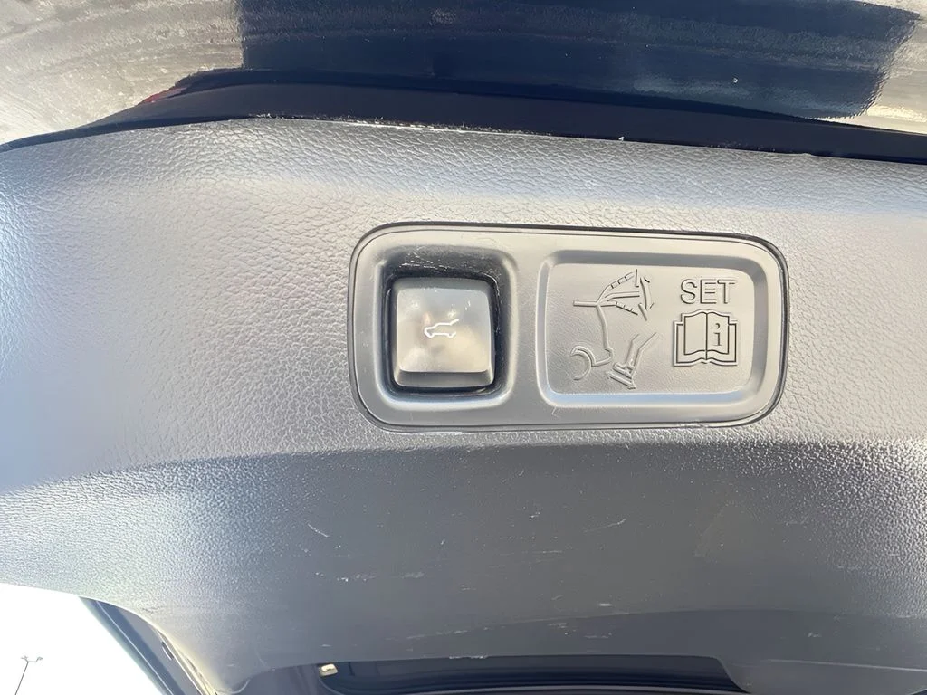 Used 2022 Black Ford Limited image 27