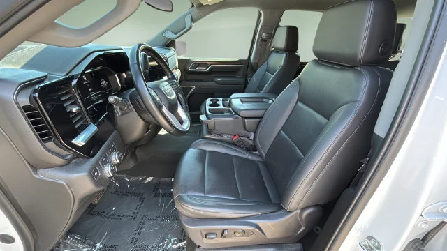 Used 2025 White GMC SLT image 19