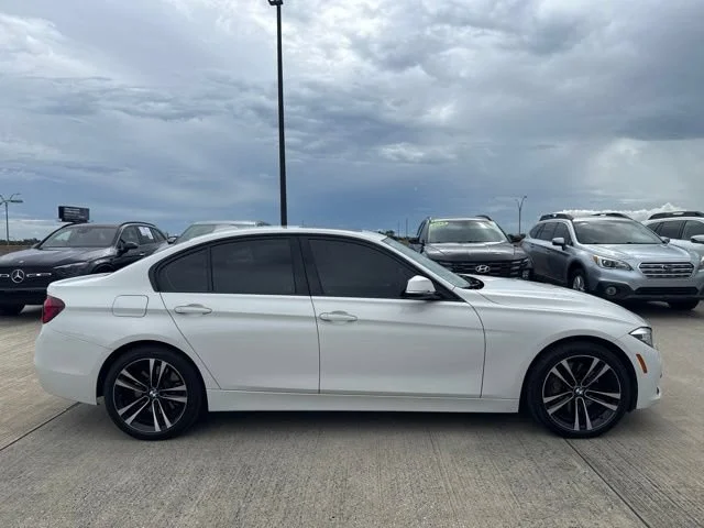 Used 2018 Alpine White BMW 340i xDrive image 2