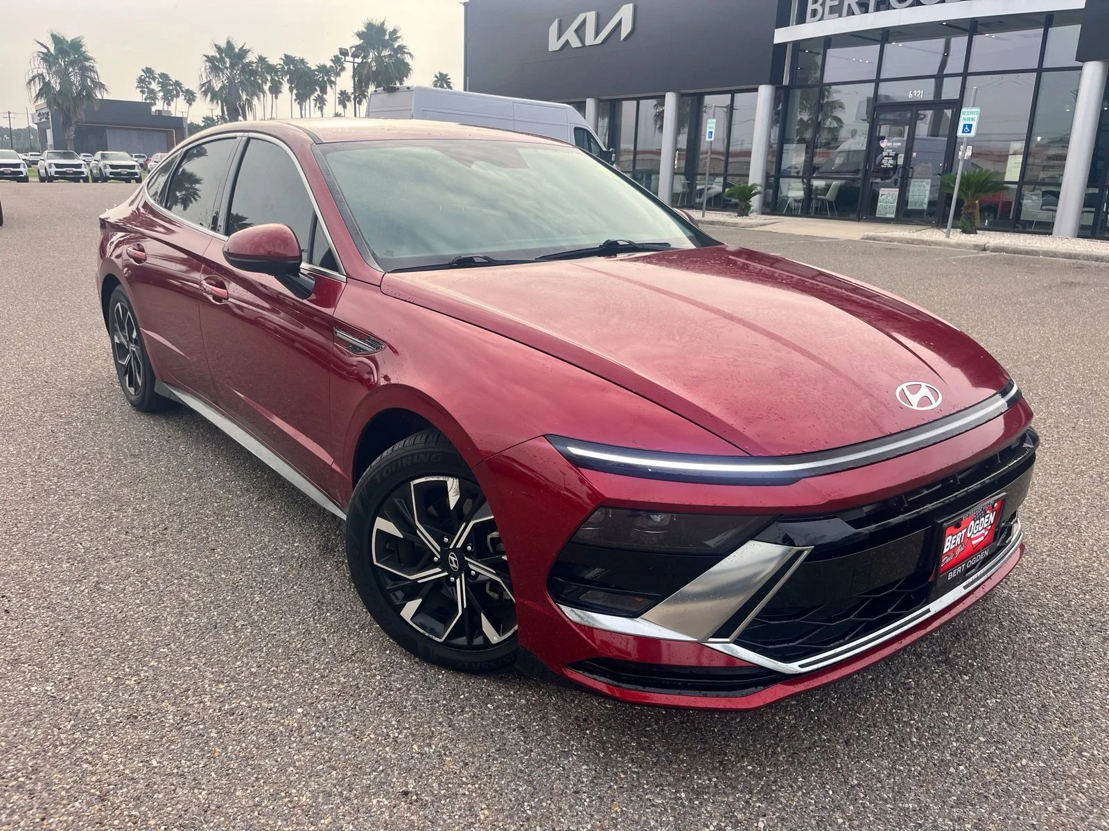 Used 2025 Red Hyundai SEL image 1