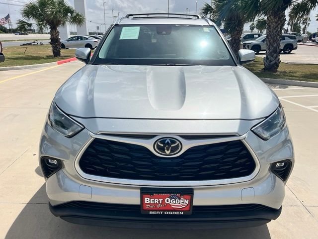 Used 2021 Silver Toyota XLE image 2