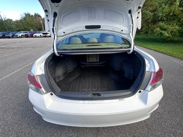 Used 2012 White Honda SE image 10