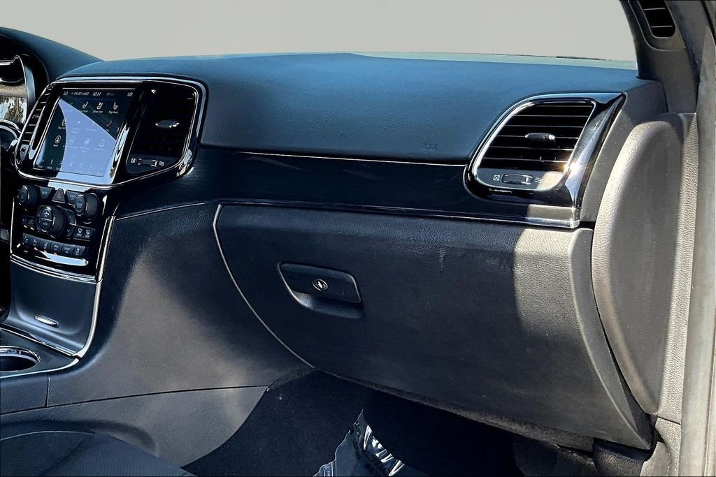 Used 2019 Silver Jeep Trailhawk image 27