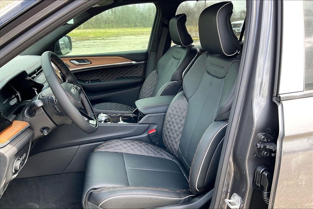 New 2026 Jeep Grand Cherokee L Summit 4D Sport Utility