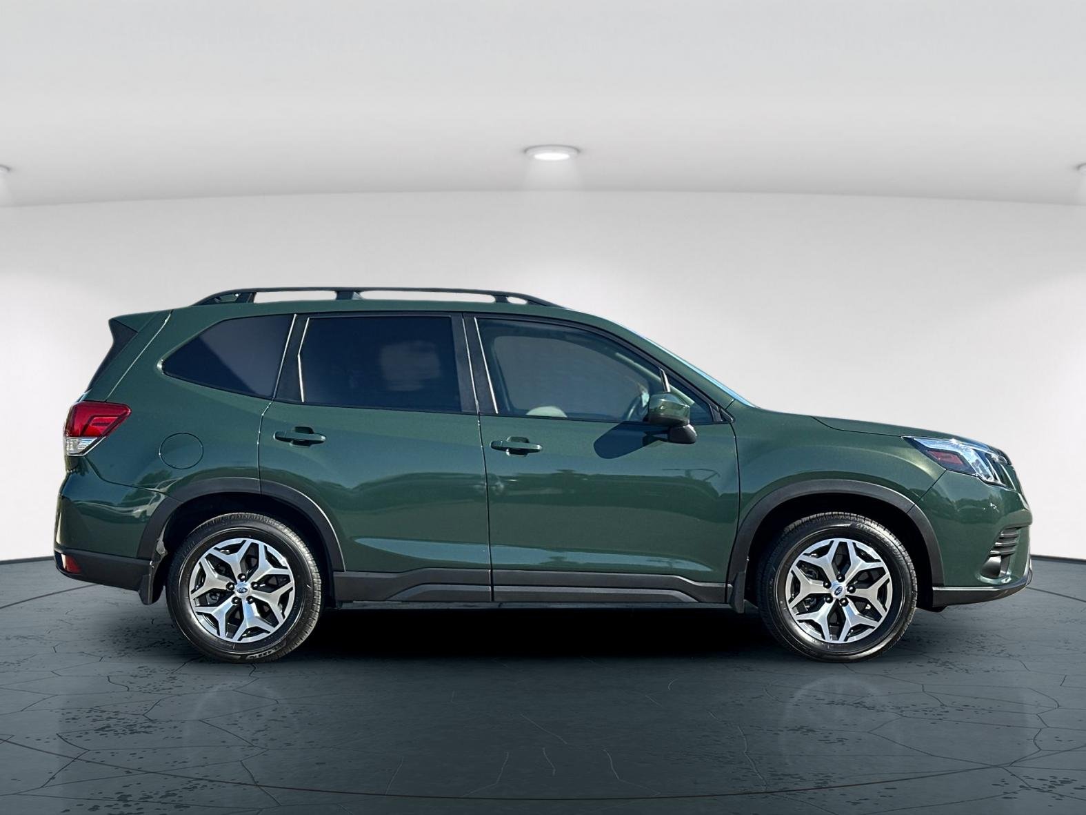 Used 2023 Green Subaru Premium 4D Sport Utility image 7
