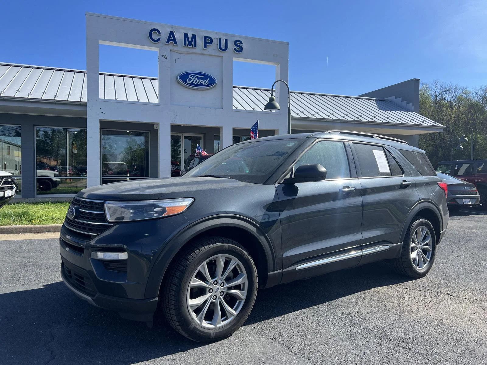 2023 Ford Explorer XLT 4WD's photo
