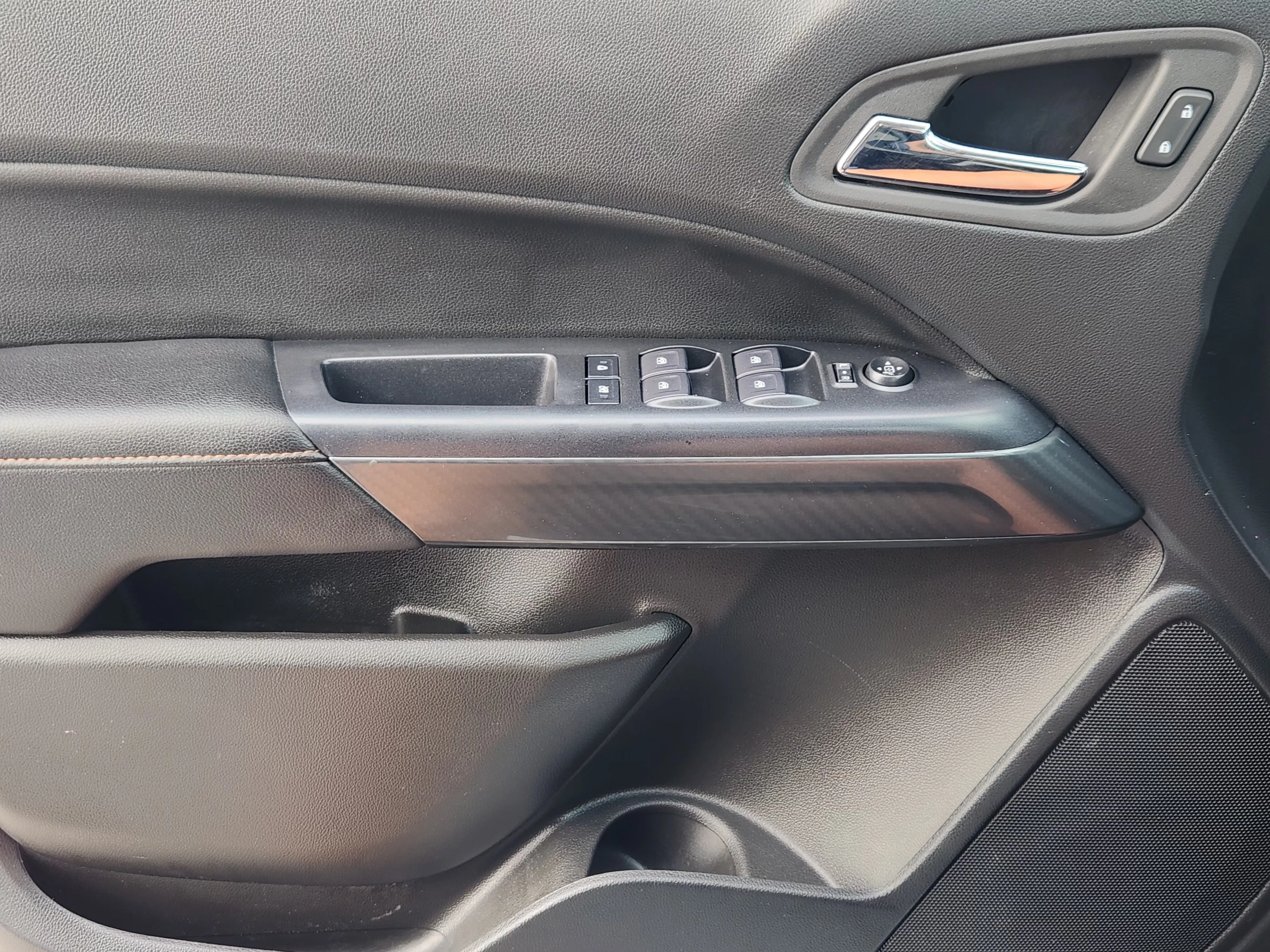 Used 2022 Summit White GMC AT4 w/Leather image 23