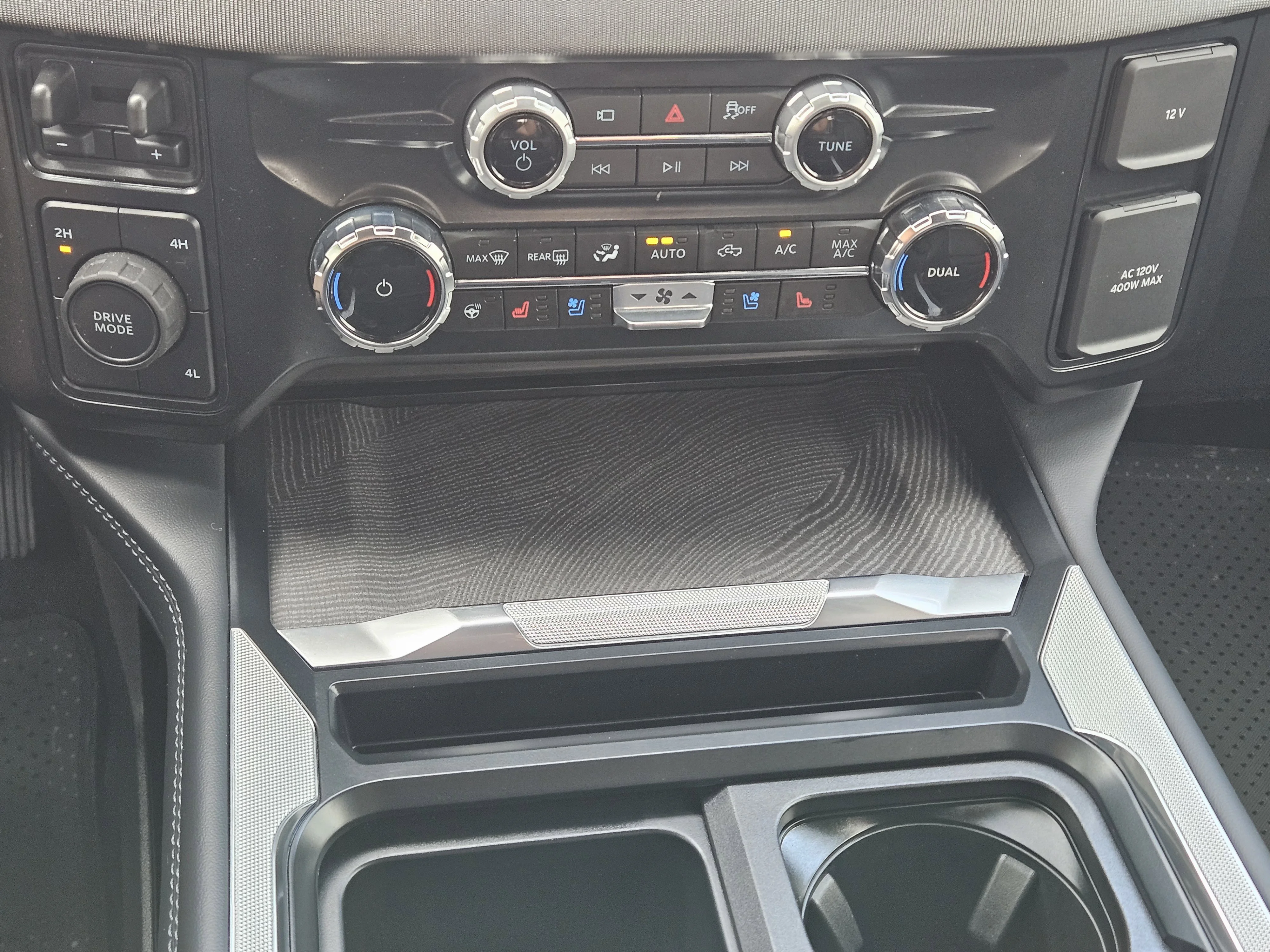 Used 2025  Ford Platinum image 20