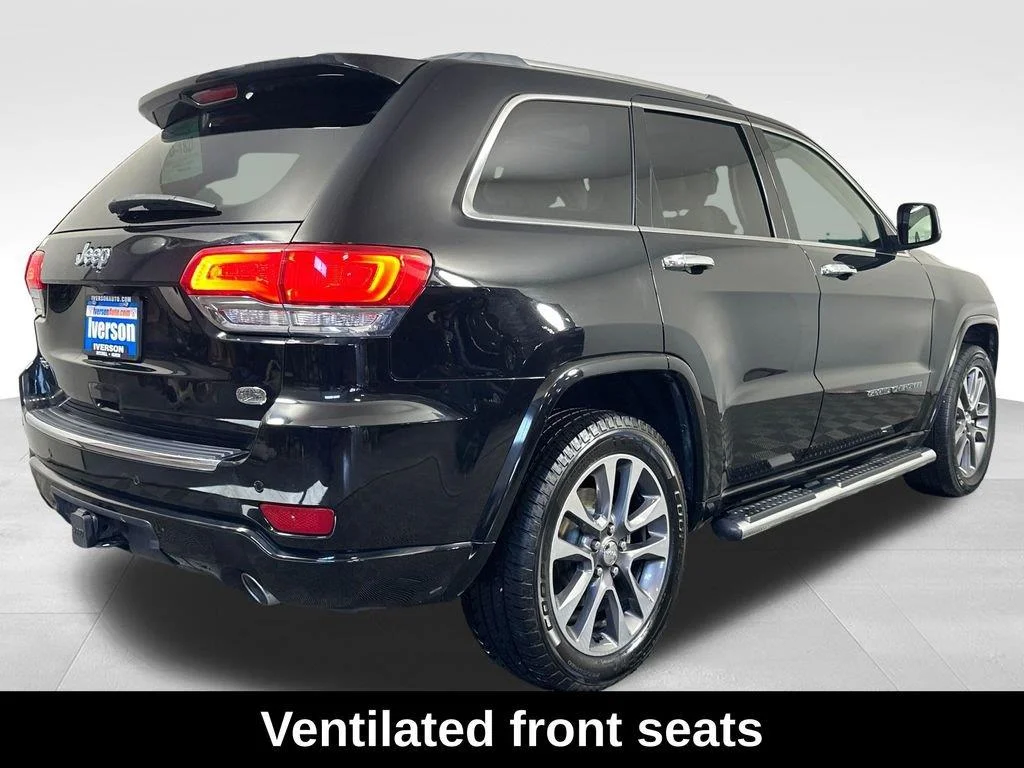 Used 2018 Diamond Black Crystal Pearlcoat Jeep Overland image 17