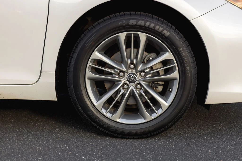 Used 2016 Blizzard Pearl Toyota SE image 4