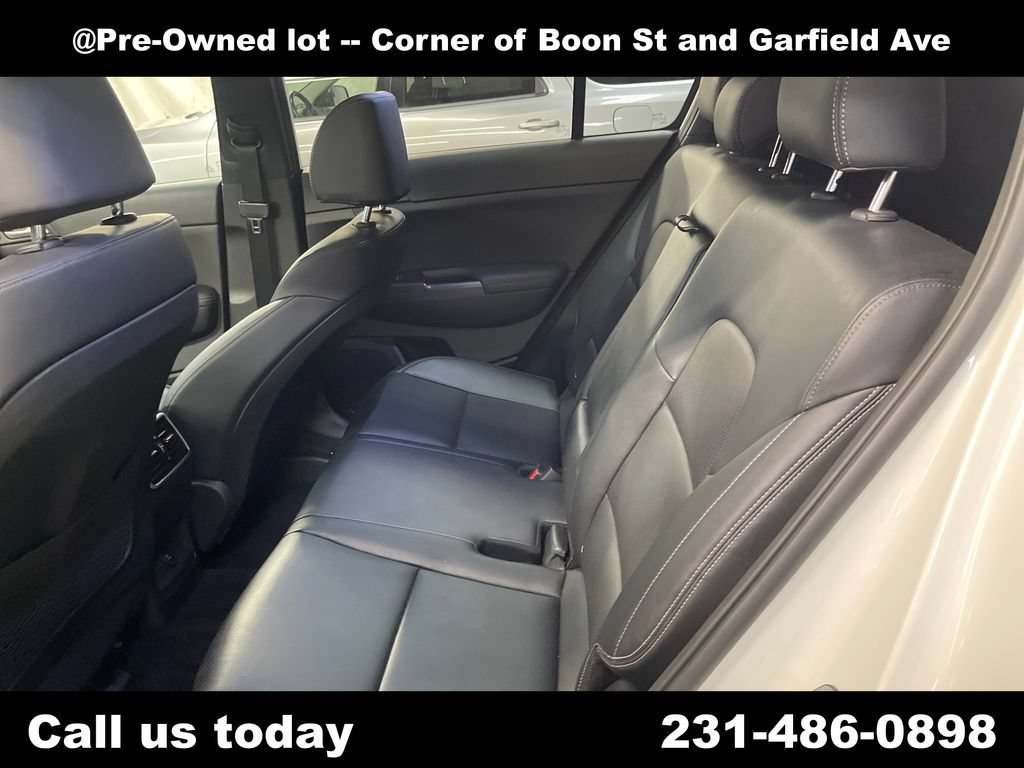 Used 2021  Kia S image 21
