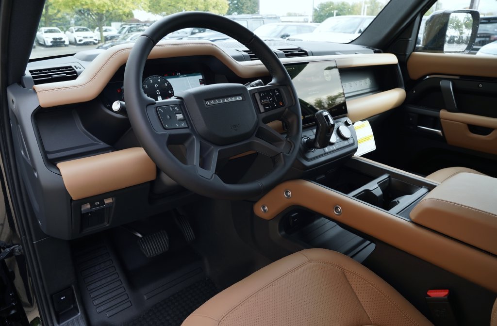 New 2026 Santorini Black Land Rover X-Dynamic SE image 14