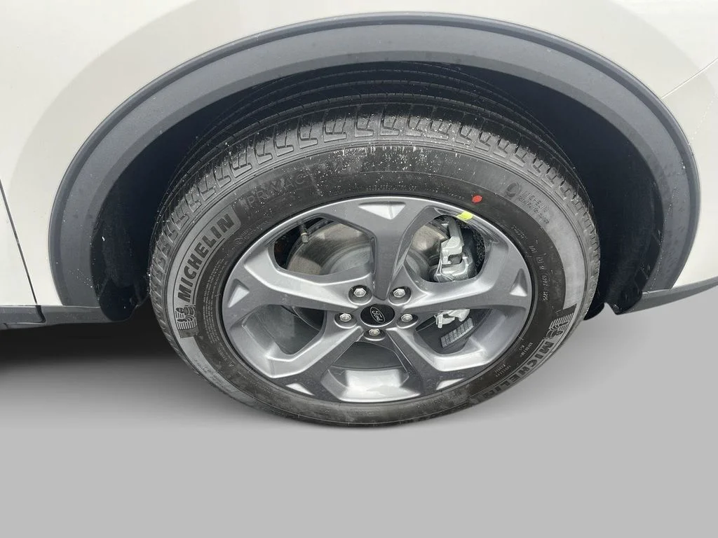 New 2026 Star White Metallic Tri-coat Ford ST-Line image 13