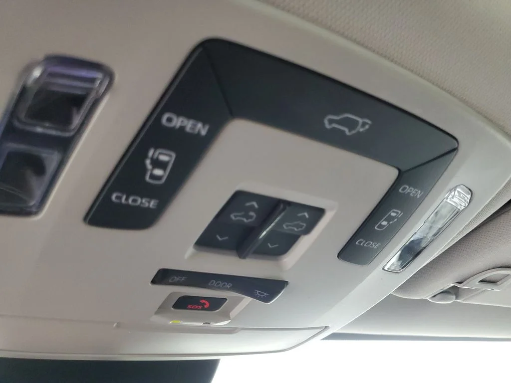 2025 Toyota Sienna XLE - Photo 29