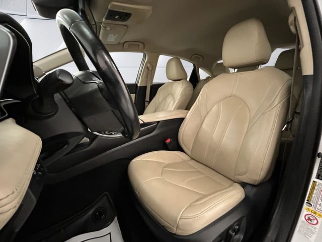 Used 2019 Beige Toyota XLE image 8