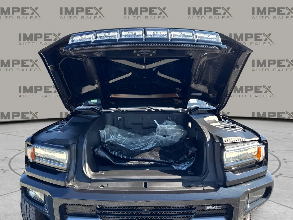 Used 2024 Black GMC 2X image 31
