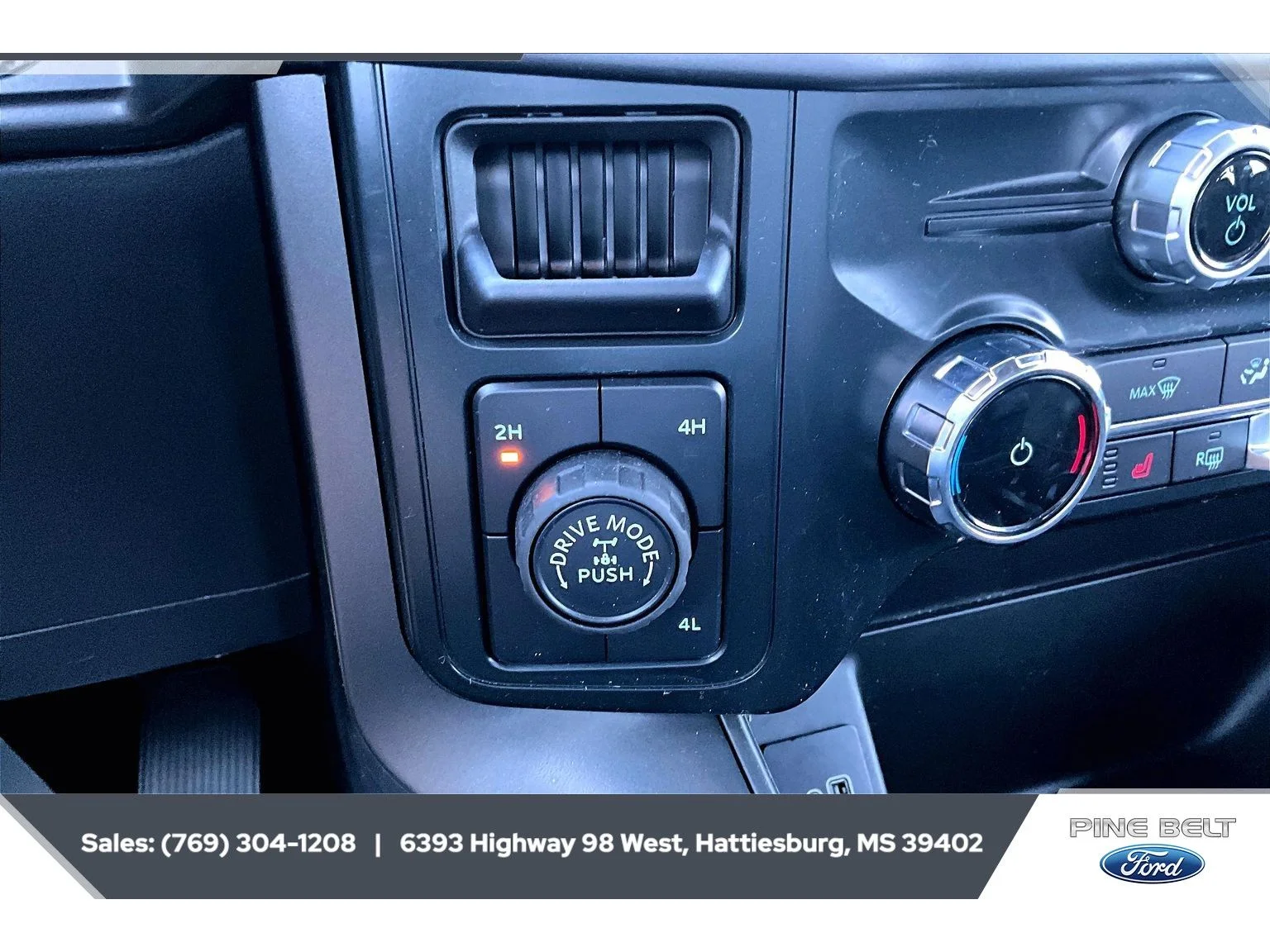 Used 2025 Agate Black Metallic Ford Tremor image 23