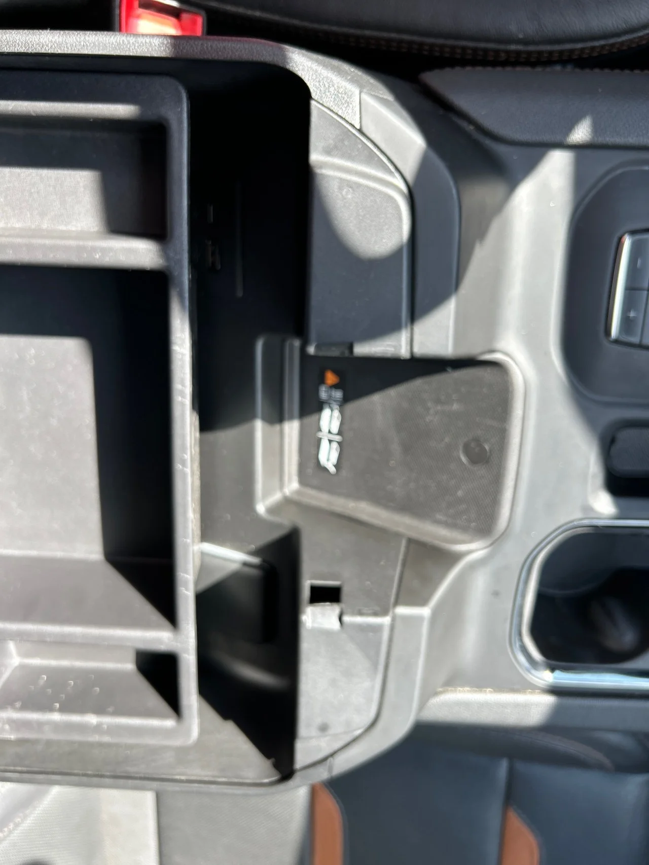 Used 2025 Summit White GMC AT4 image 17