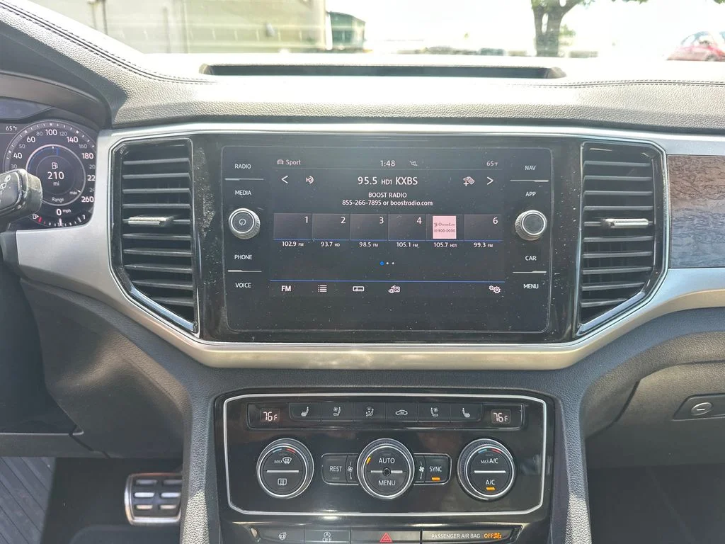 Used 2019  Volkswagen SEL Premium image 45