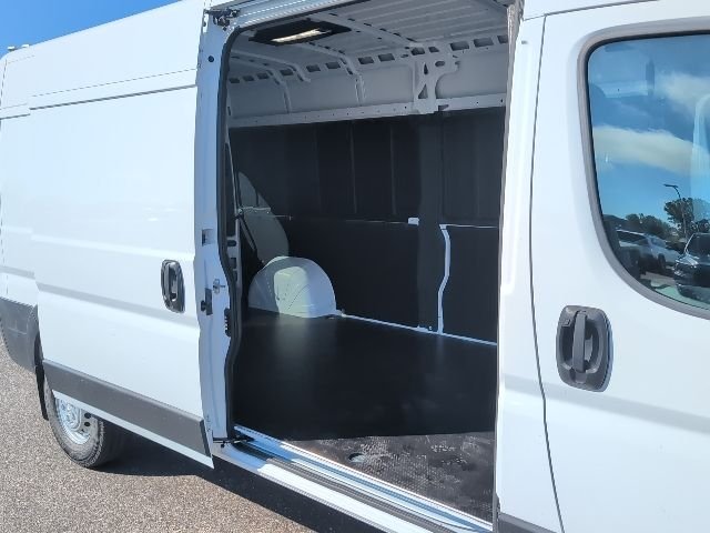 New 2026 Bright White Clearcoat RAM Base image 16