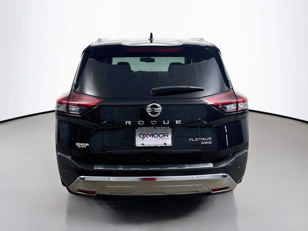 Used 2021 Super Black Nissan Platinum image 6