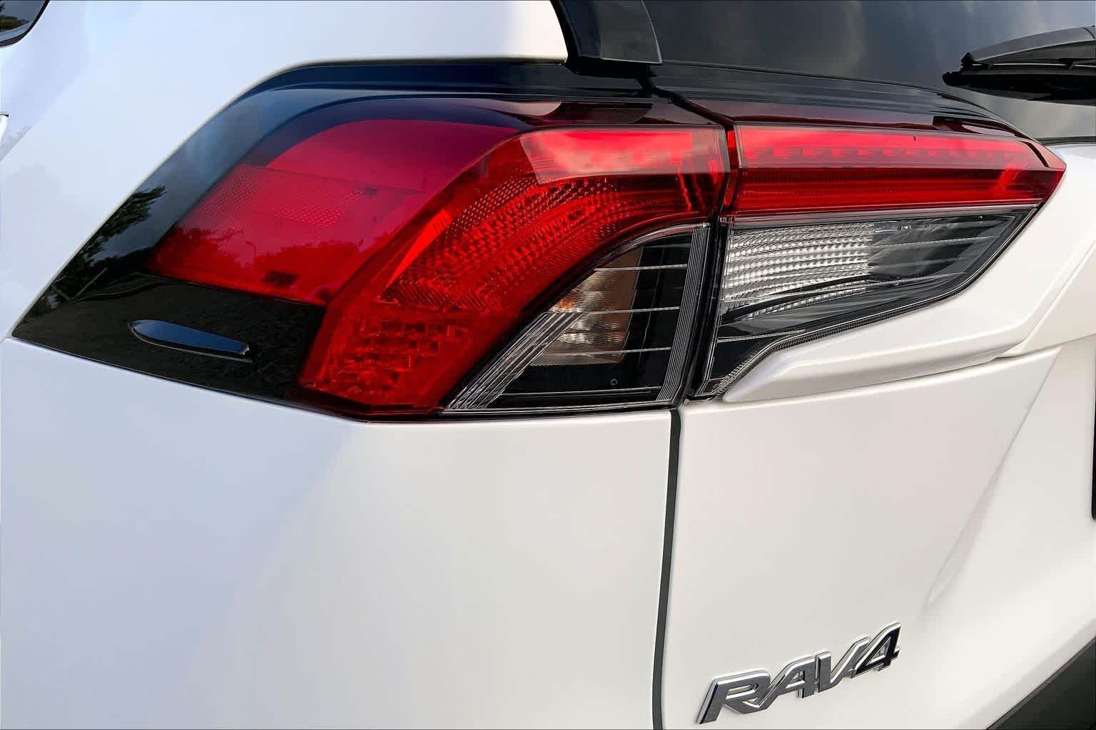 Certified Used 2025 Ice Cap Toyota Hybrid LE image 28