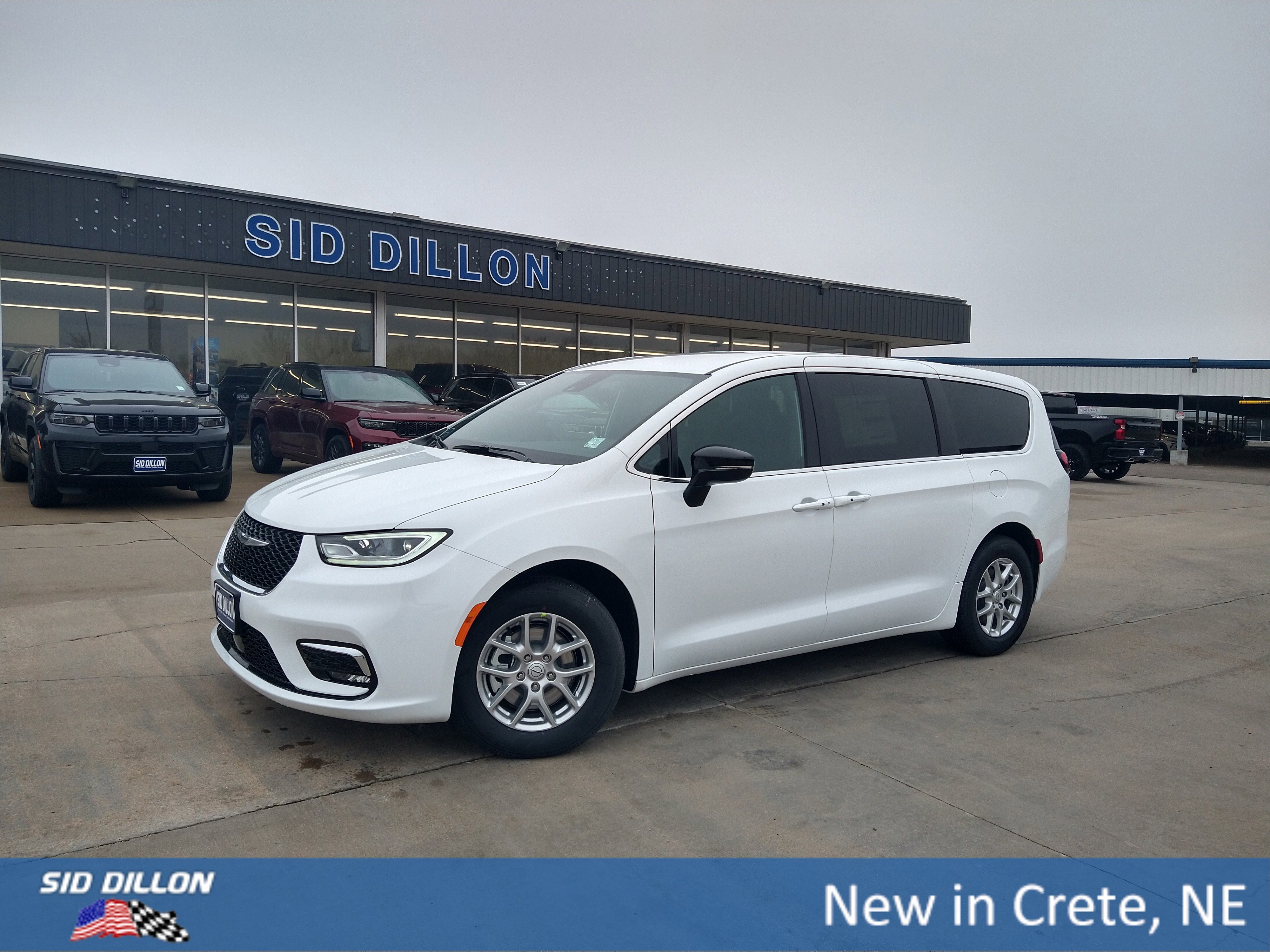 2026 Chrysler Pacifica Select's photo