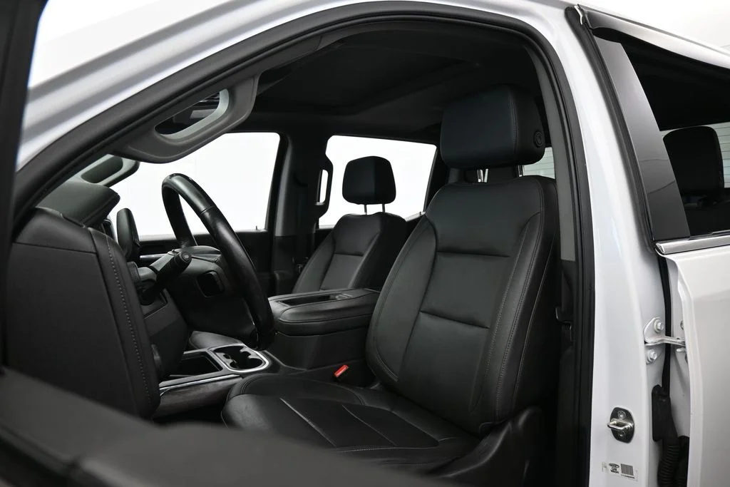 Used 2022 Iridescent Pearl Tricoat Chevrolet LTZ image 9