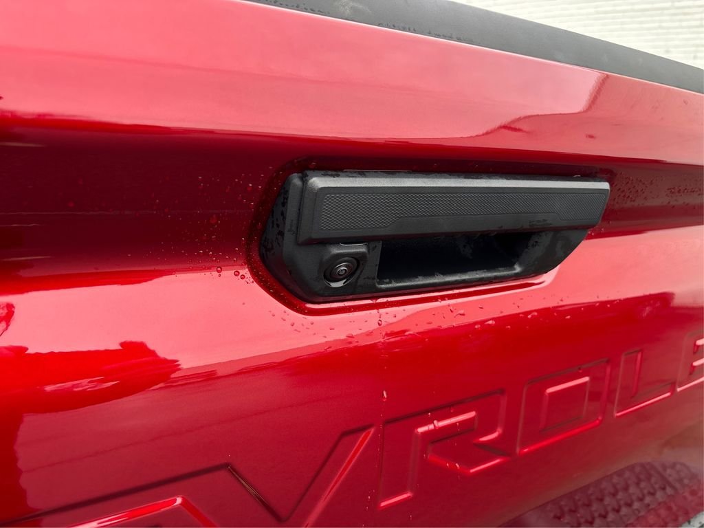 Used 2023 Red Chevrolet Z71 image 15