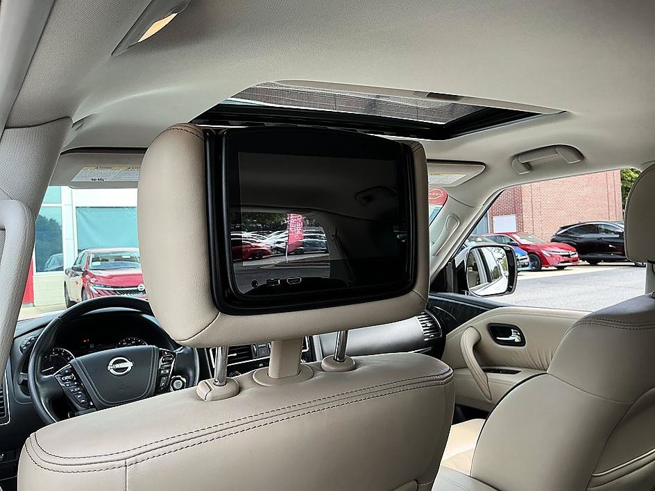 Used 2023 Aspen White Tricoat Nissan Platinum image 28