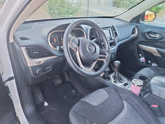 Used 2018 Bright White Clearcoat Jeep Latitude image 12