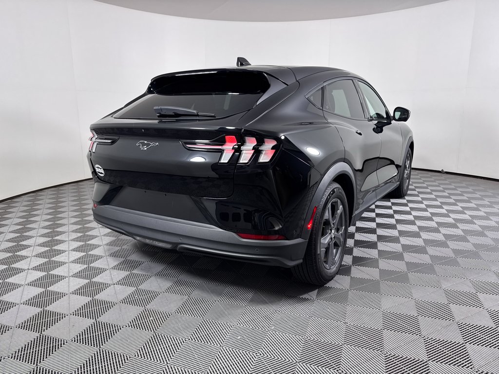 Used 2023 Black Ford Select image 22